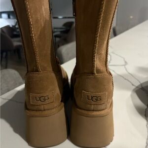 UGG Women's brown/chestnut classic twin seem boots